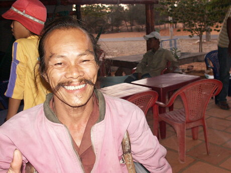 Kunstenaar zonder benen (Landmijn) Vietnam