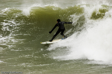 Kasper Boonstra surfing
