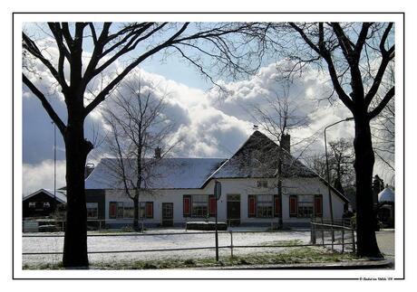 Boerderijtje in de sneeuw