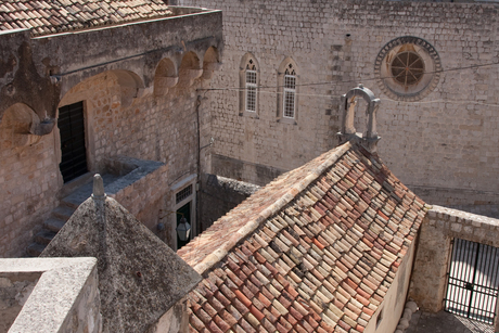 Blik naar beneden vanaf stadswal Dubrovnik (1 of 1).jpg