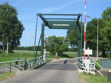 Wollinghuizerbrug over het Ruiten Aa-kanaal