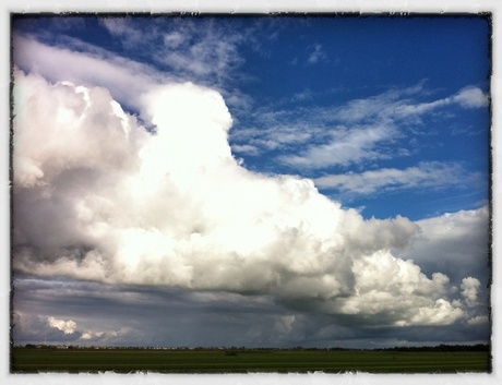 Wolkenspektakel boven Friesland....