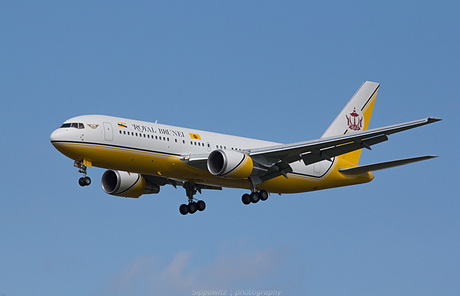 Royal Brunei Boeing 767-200 (V8-MHB)