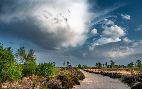 Wolken boven het Balloërveld