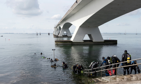 Duikers bij Zeelandbrug 1....