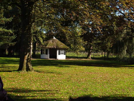 herfsttuin met theehuisje