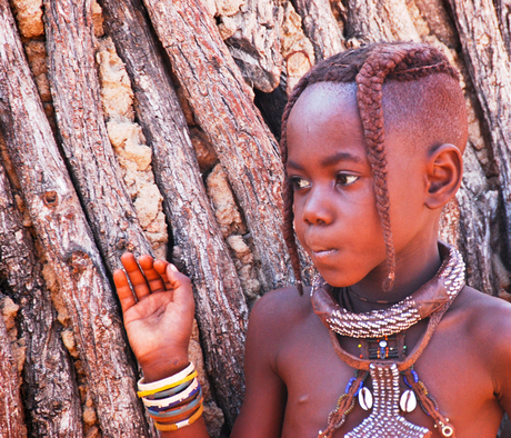 Meisje Himba tribe Kamanjab Namibië