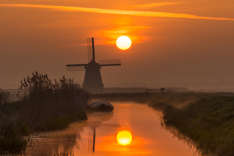 Zonsopkomst bij de molen