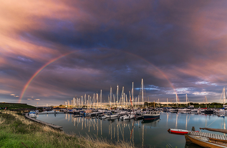 Regenboog boven de haven...