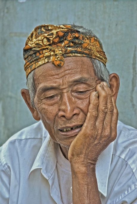 portret van oudere man uit Bali