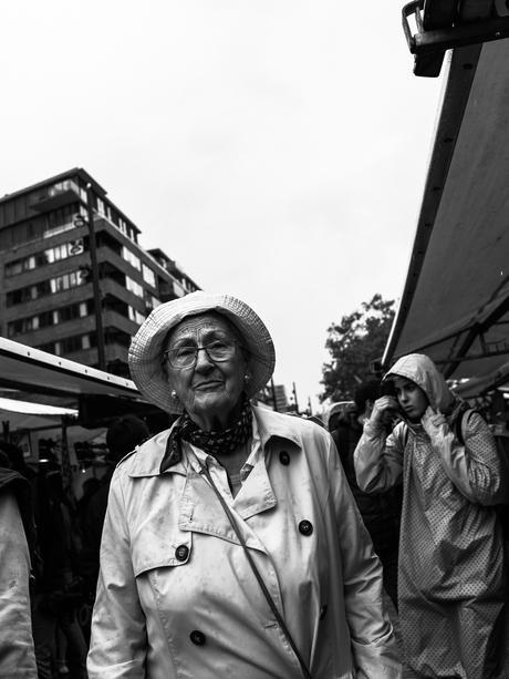 Vrouw op markt