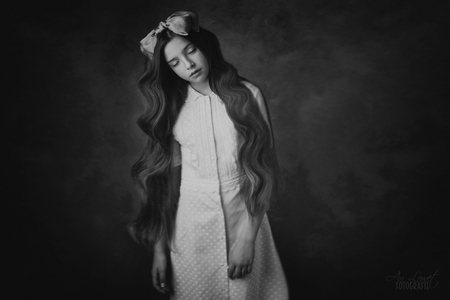 Dark Selenium - - - foto door lowa1975 op 31-03-2021 - deze foto bevat: donker, portret, meisje, zwartwit, emotie, studio, photoshop, 50mm