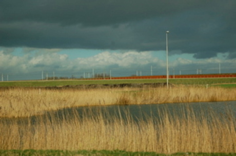 donkere lucht over moerdijk