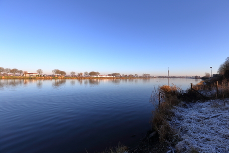 De stilte op de maas-Roermond