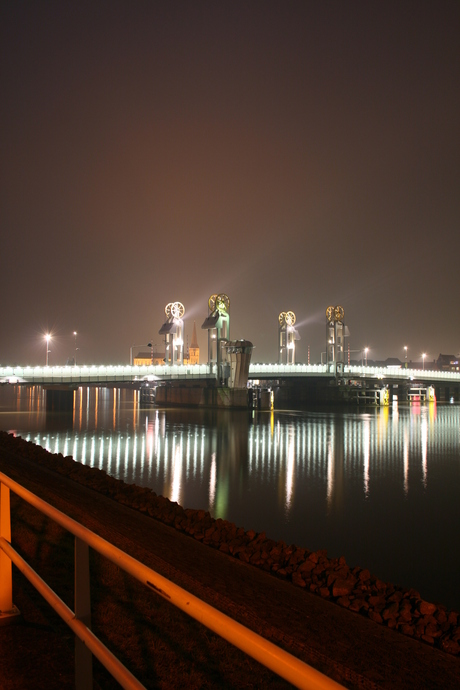 Kamper brug at night 2