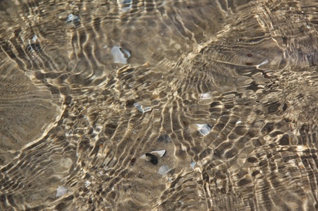 Strand onder zeewater