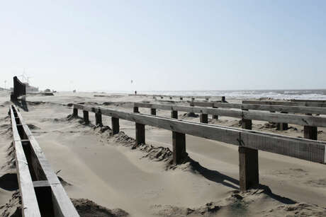 Voorjaarszonnetje op het strand