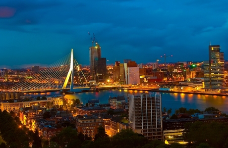Rotterdam vanaf de Euromast 's-avonds