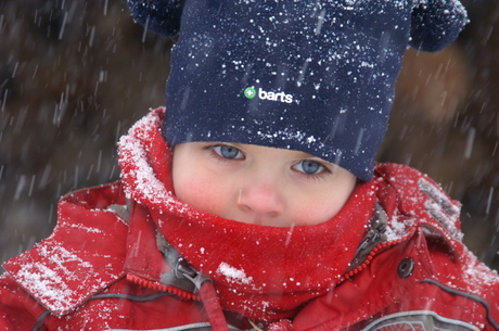 Spelen in de sneeuw