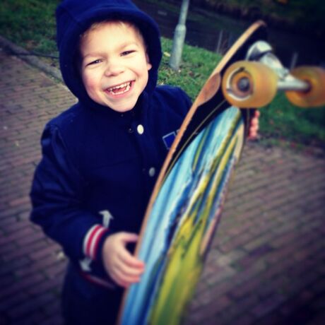 Ventje met longboard