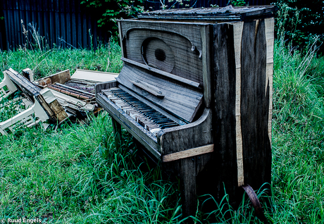 The old piano