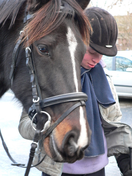 Twee handen op één buik