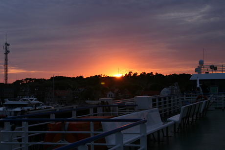 Zonsondergang in de haven van Terschelling