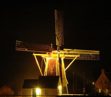 Molen bij nacht