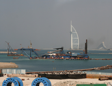 Bagger in Dubai...