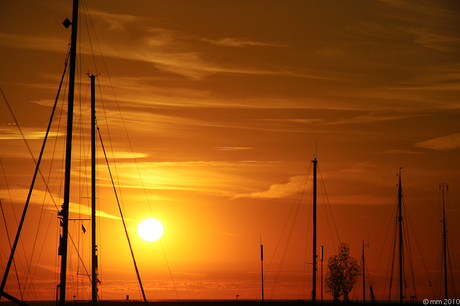 Zonsondergang in de Bataviahaven Lelystad