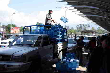 Watervoorraad aanvullen op het vliegveld
