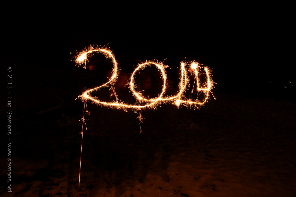 Mooie jaarwisseling! - Allemaal een mooie jaarwisseling gewenst en laat 2014 een fotogeniek jaar zijn! - foto door lucsevriens op 31-12-2013 - deze foto bevat: nieuwjaar, vuurwerk, 2014