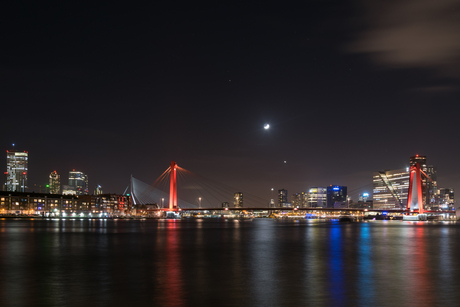 Skyline Rotterdam met de maan