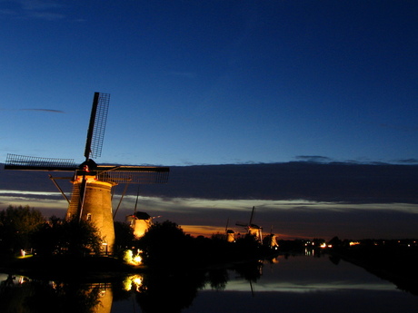 Verlichte molens te Kiinderdijk