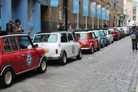 Rij minicoopers in londen