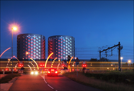 spoorweg overgang by night