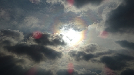Iriserende wolken met zgn corona kleuren (6-2-2017)