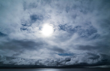 Lucht bij de afsluitdijk