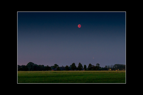 Bloedmaan boven Haren Groningen