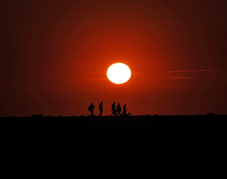 Zonsondergang op het havenhoofd