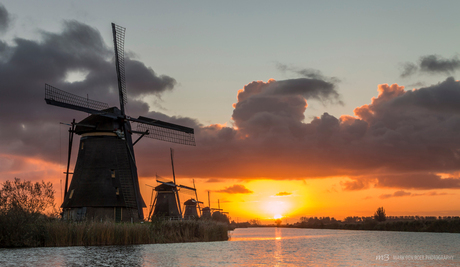 Zonsopkomst in de Kinderdijkse herfst