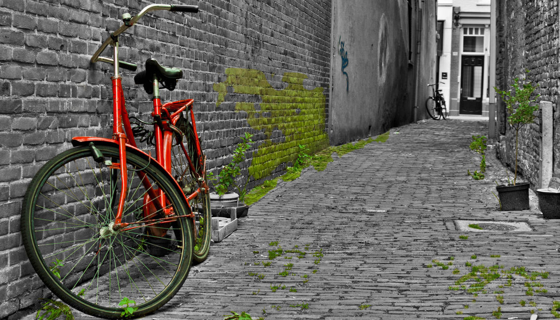 Rode fiets - foto van lucafotos - Diversen - Zoom.nl