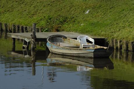 Een bootje in het water