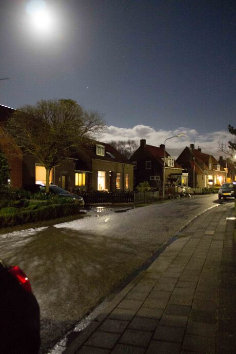 straat bij maanlicht