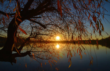 Herfstachtige zonsondergang.