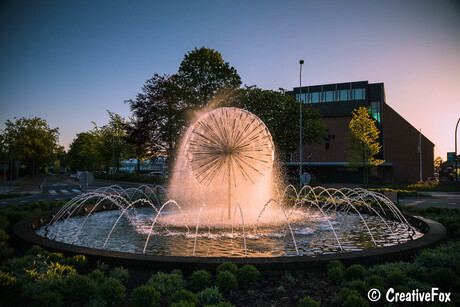 Fontein in de avondzon