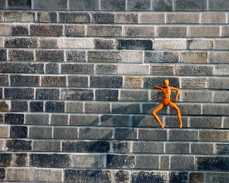 Oranje man in Praag