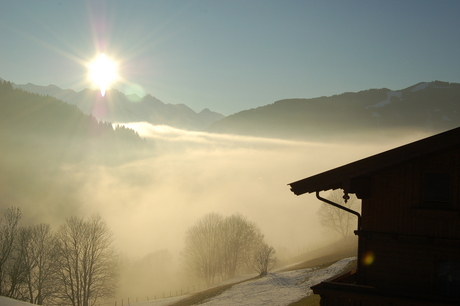 zonnige mistige middag