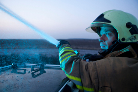 Brandweer in gevecht met de natuur