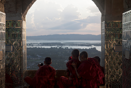 Jonge monniken in Myanmar